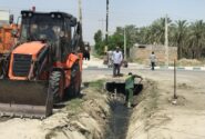آغاز عملیات رفع مسدودی کانال آب واقع در محله فرهادی اهرم