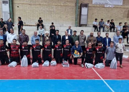 بمناسبت هفته فرهنگی اهرم، فینال مسابقات فوتسال جام رمضان برگزار شد