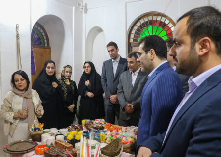 نمایشگاه فروش صنایع دستی، هنری و مشاغل خانگی در قلعه کلات اهرم افتتاح شد