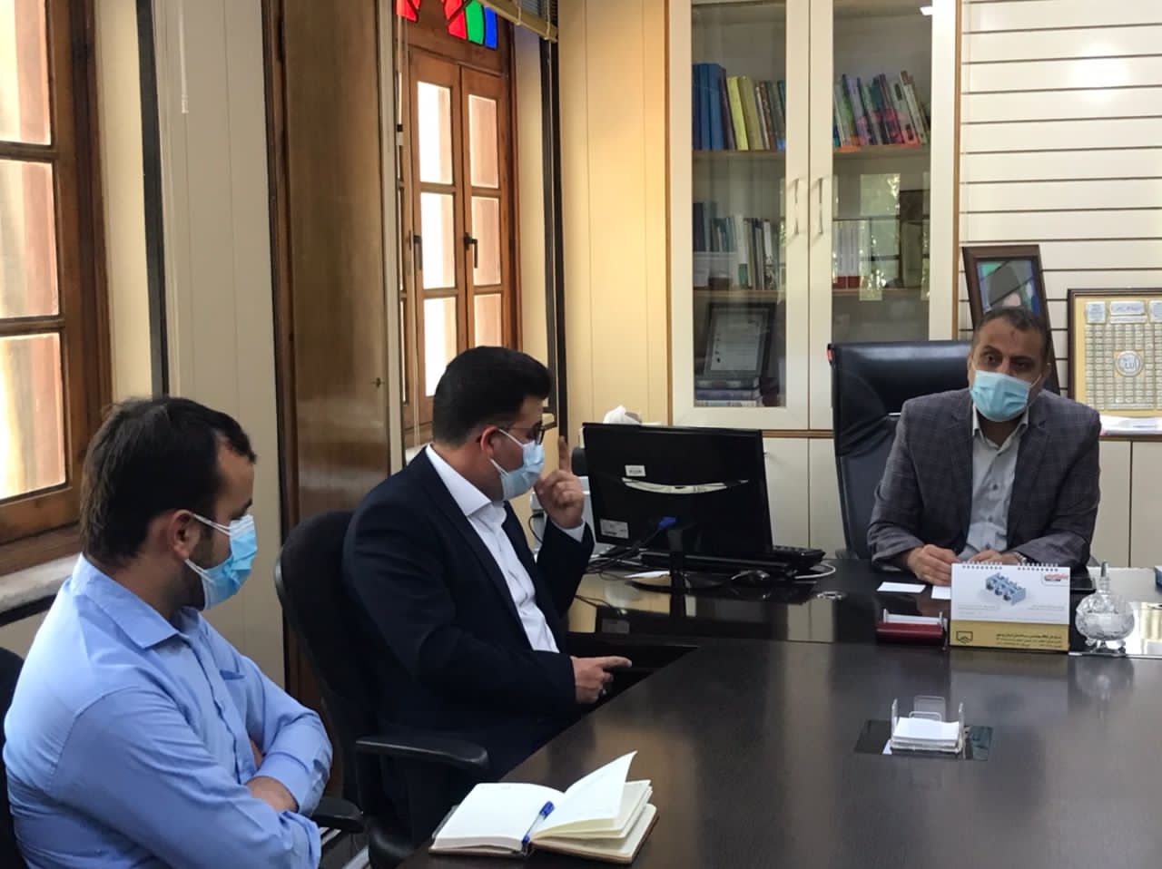 دیدار اعضای شورا و شهردار اهرم با مدیرکل دفتر شهری و شوراهای استانداری