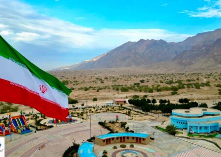 اهتزاز پرچم جمهوری اسلامی ایران در آبگرم اهرم
