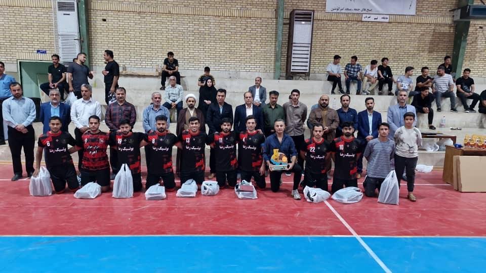 بمناسبت هفته فرهنگی اهرم، فینال مسابقات فوتسال جام رمضان برگزار شد