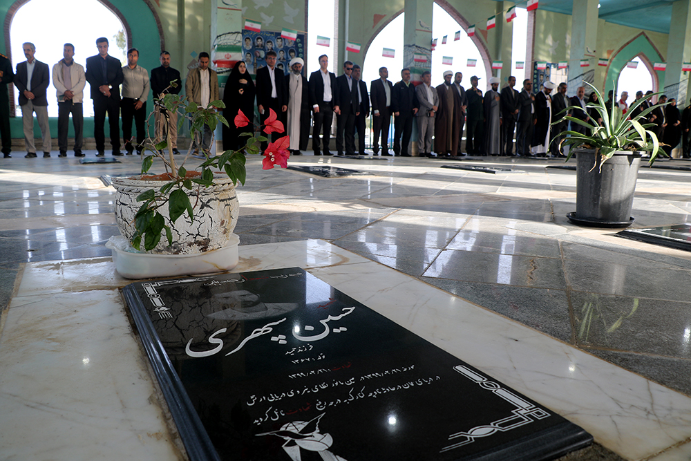 همزمان با آغاز دهه فجر: تجدید میثاق شهردار و رییس شورای شهر اهرم با شهدا