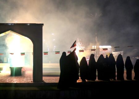 مراسم ویژه تکبیرگویی و نورافشانی آسمان اهرم برگزار شد