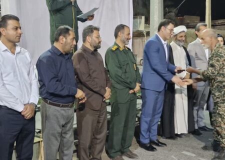 آئین تجلیل از رزمندگان در شهر اهرم برگزار شد