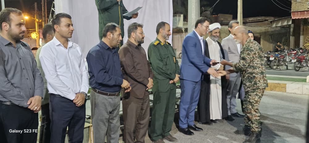 آئین تجلیل از رزمندگان در شهر اهرم برگزار شد